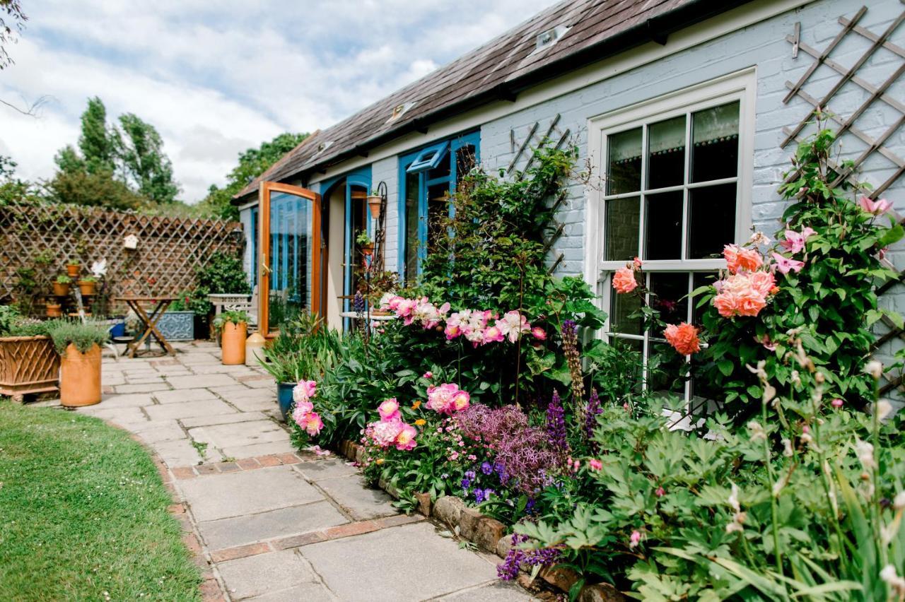 Cosy Cottage Ground Floor Bedroom Ensuite With Private Entrance ชิชิสเตอร์ ภายนอก รูปภาพ